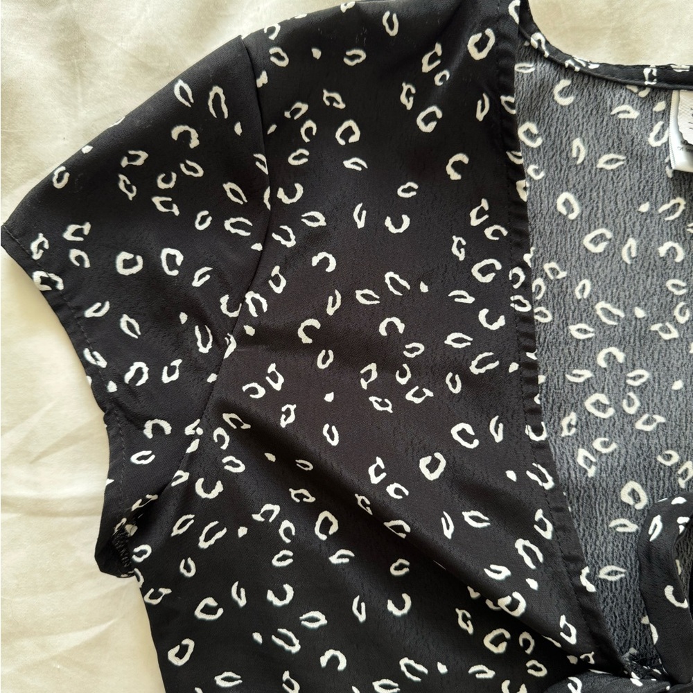 Black & White cropped Tie Top - Picture 5 of 5